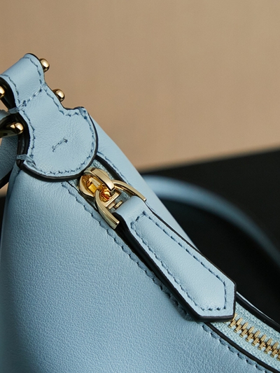 フェンディバッグ着用イメージ